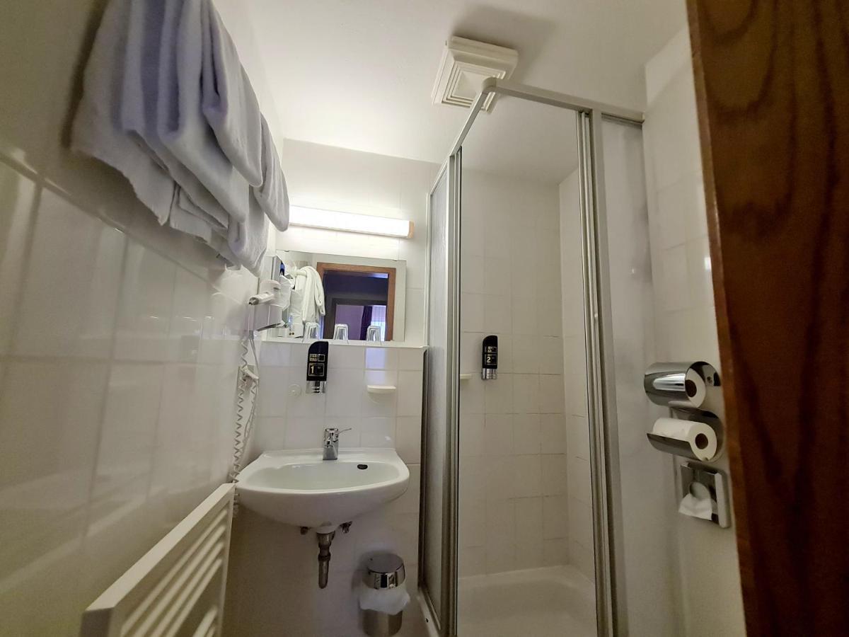 Hotel Am Schloss Алцай Екстериор снимка