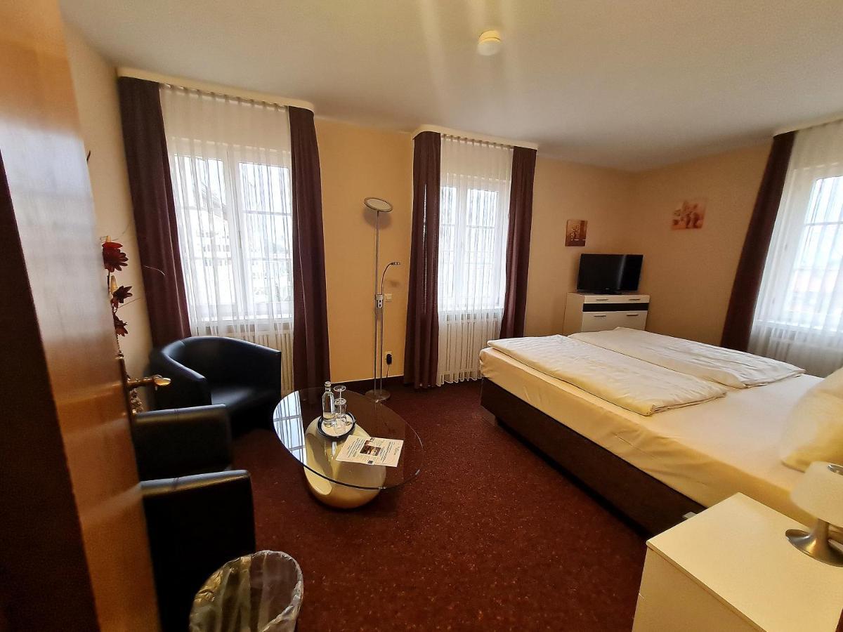 Hotel Am Schloss Алцай Екстериор снимка