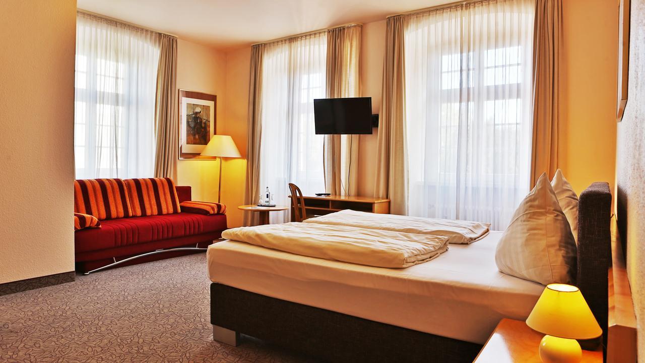 Hotel Am Schloss Алцай Екстериор снимка